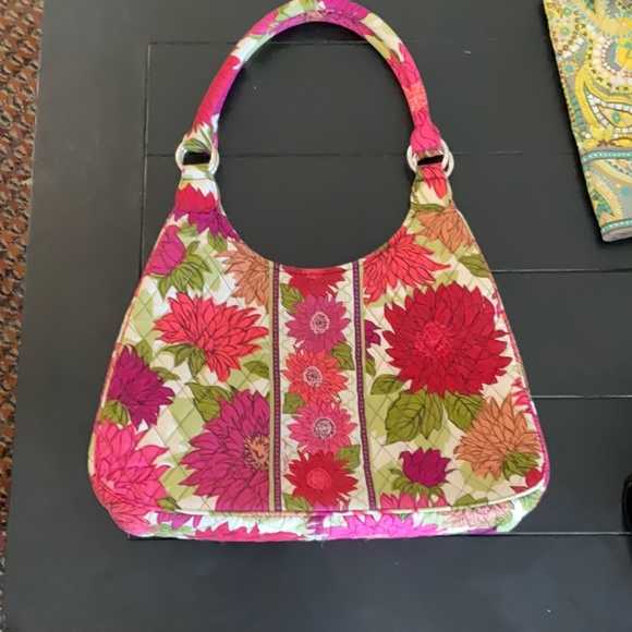Vera Bradley Handbags - 🍁 Vera Bradley Hello Dahlia Shoulder Bag
